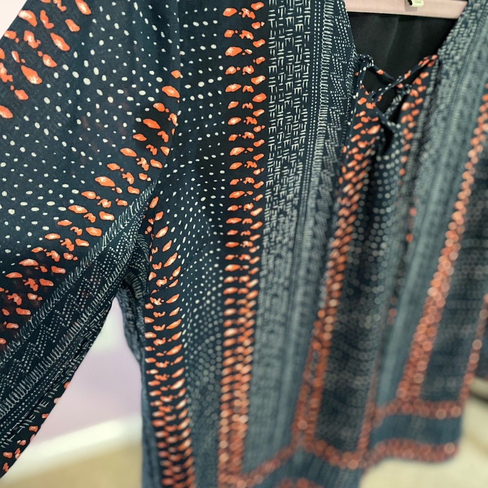 Skies are Blue ☁️💙coral and navy blue print. - Picture 3 of 5